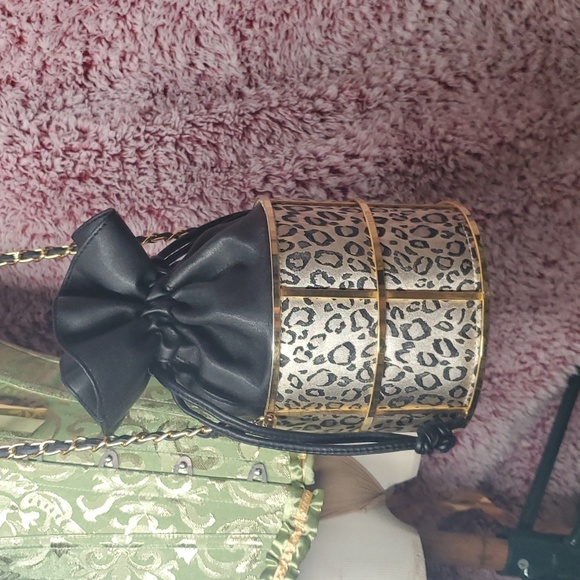 Vintage cross bag! Cheetah print